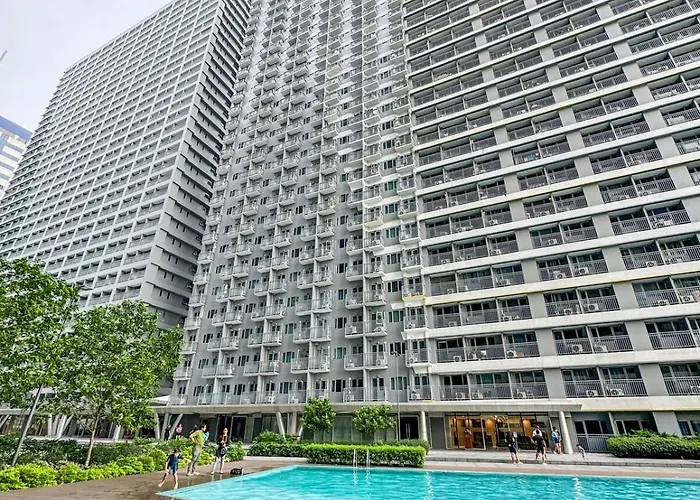 Eastovia Center With Pool At Fame Manila